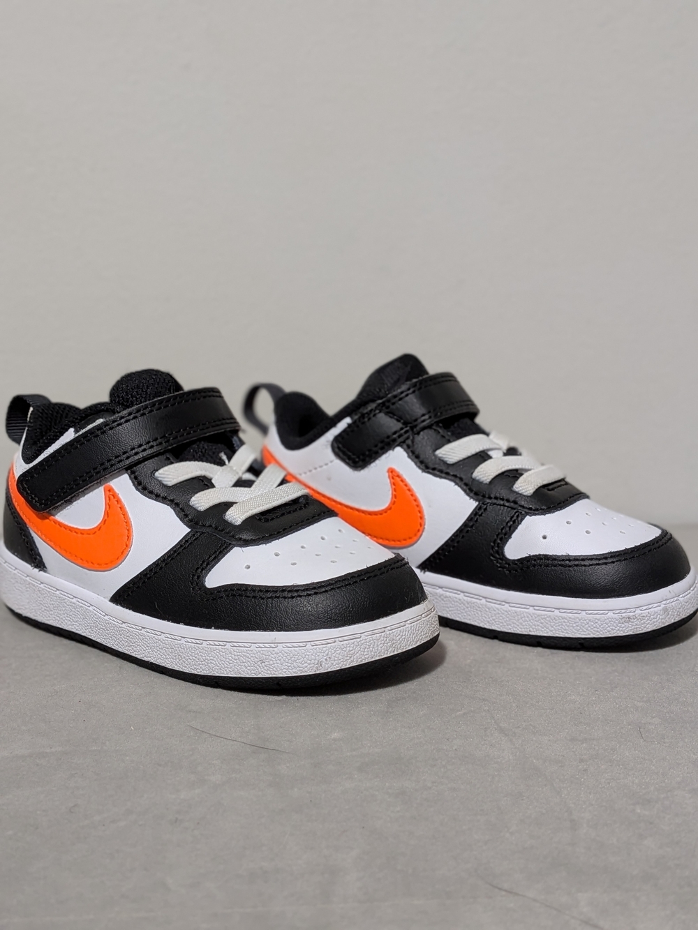 Nike Kids Black, White & Orange Low-Top Sneakers